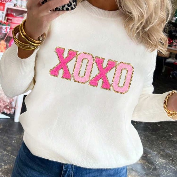 Delilah Wear Sweaters - New white EMBROIDERY XOXO SWEATER